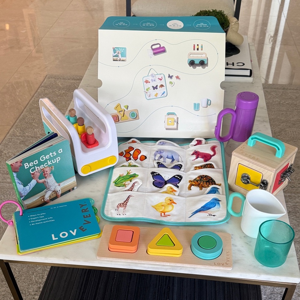 Lovevery “The Realist” Playkit, 19-21 months. In EUC! NO MISSING PIECES!!